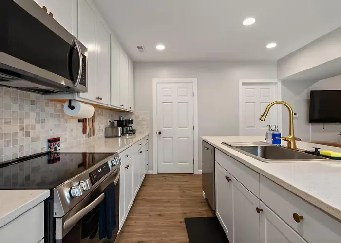 Clintonville Brand New Apartment *