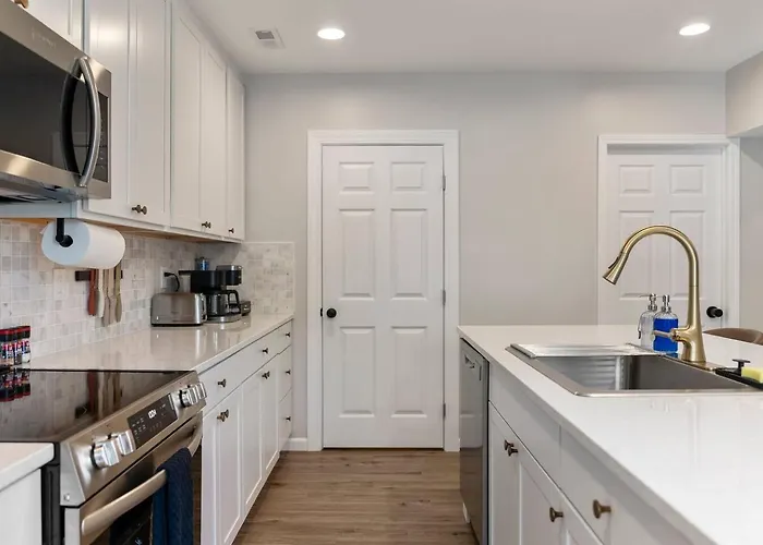 Clintonville Brand New Apartment Columbus
